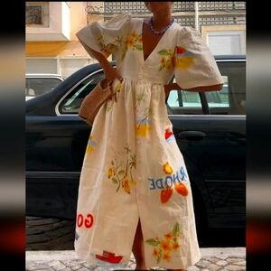 Lovely deep Vneck button front daydress in cream color w/bright color writing &d